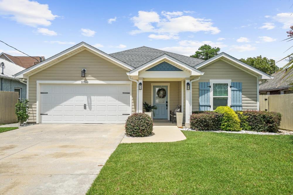 Pet Friendly Beach House - Paradise on Palm by Panhandle Getaways